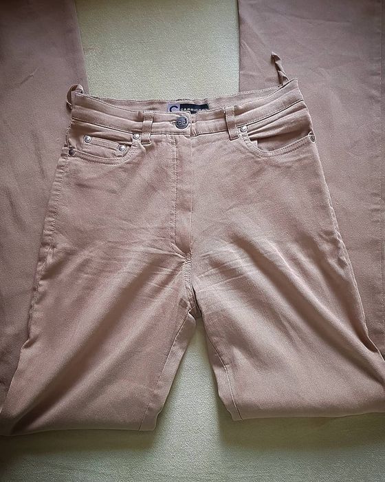 Pantaloni evazati cu talie înaltă bej nude maro