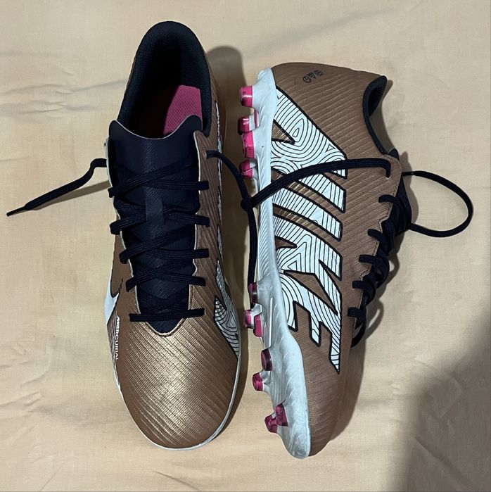 Ghete nike purtate un antrenament 42,5