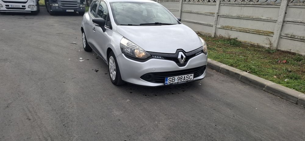 Vând Renault clio