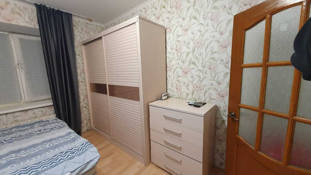 Продам спальный гарнитур кровать с матрасом, шкаф, комод