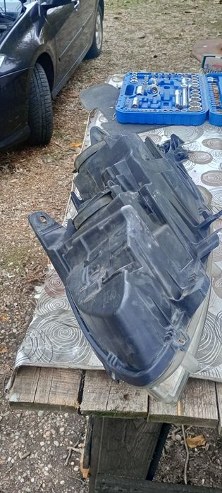 Vând faruri Renault laguna 3