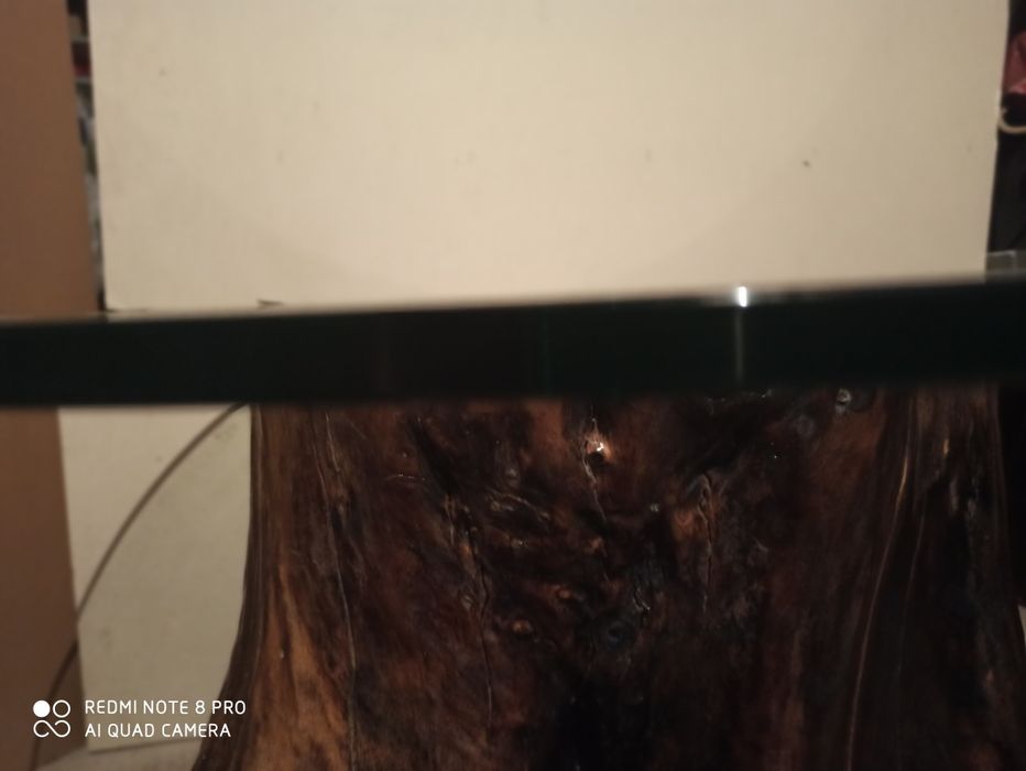 Masă din rădăcină de nuc