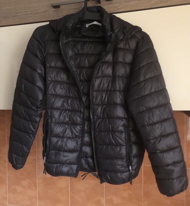 Vând geacă de băeții