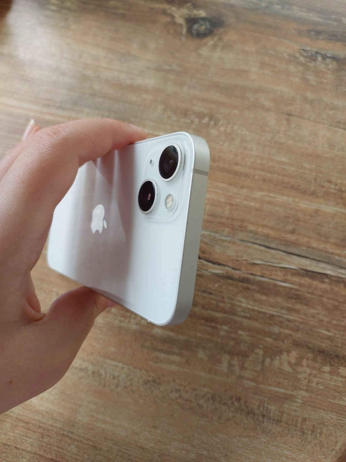 iPhone 13 с подарък 15 калъфки