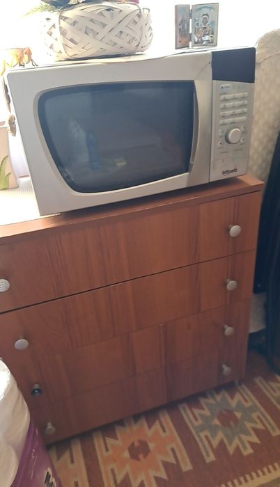 Продавам микровълнова фурна