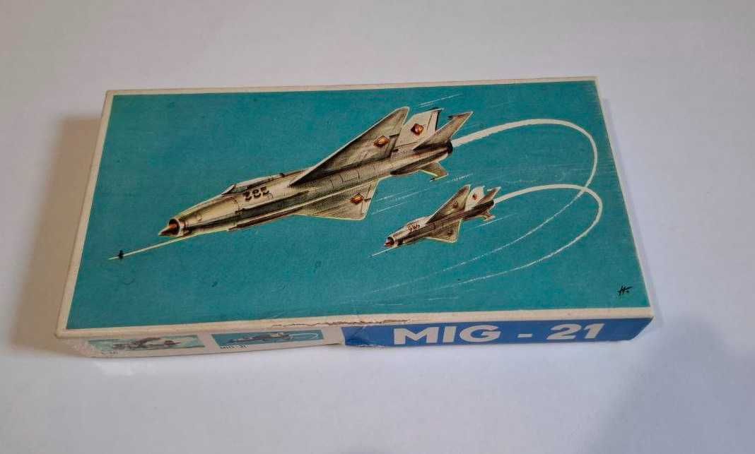Сборная модель самолёт MIG-21