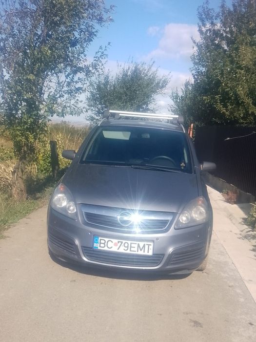 Vând Opel Zafira B