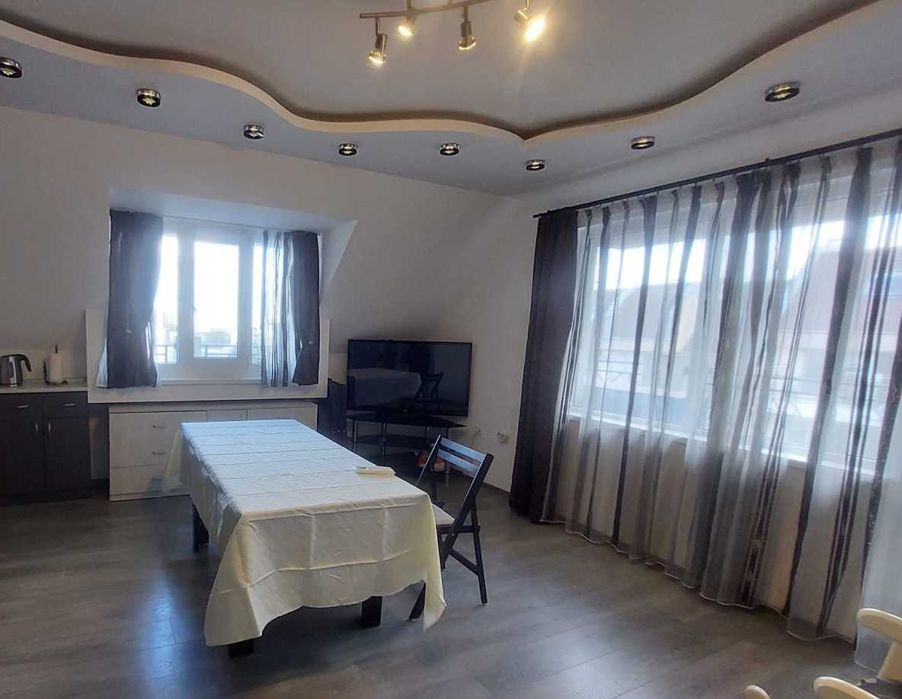 Дава се под наем Тристаен апартамент в Бургас, Зорница - 117 кв.м за 700 € - Снимка #2