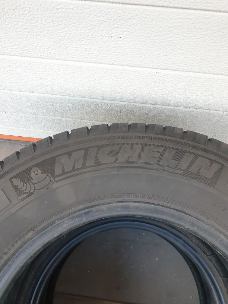 Летни гуми за Бус 2 броя MICHELIN Agilis 215 70 R15C дот 1516