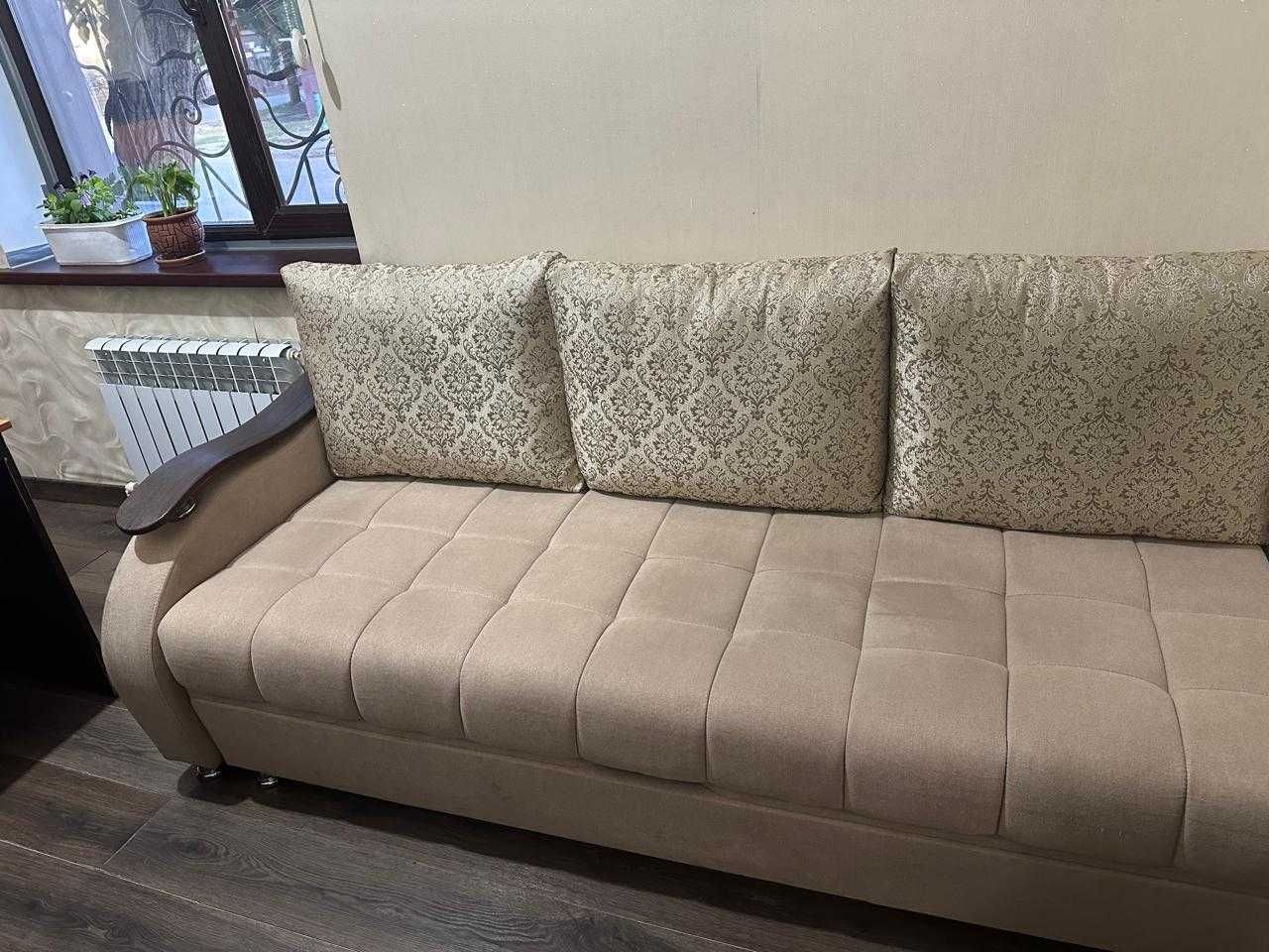 Продаются стулья ,столы и диваны