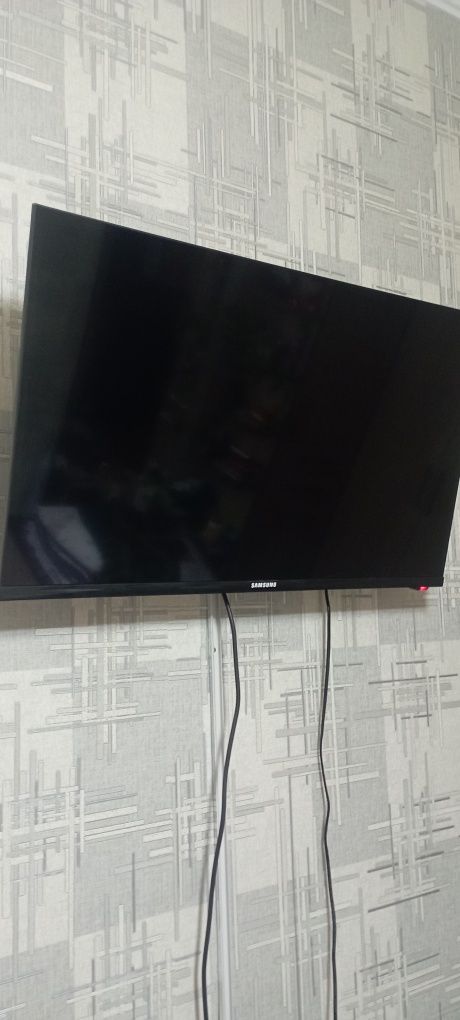 Продаётся Smart TV SAMSUNG  G7000