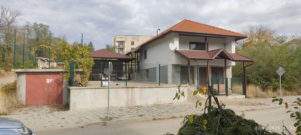 ПАНАГЮРИЩЕ ДАВАМ втори етаж от обзаведена санирана къща с отделен вход