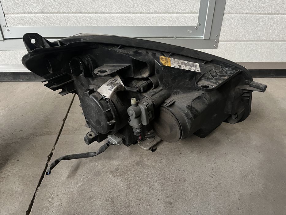 Far / faruri stânga-dreapta Nissan Qashqai J10 xenon
