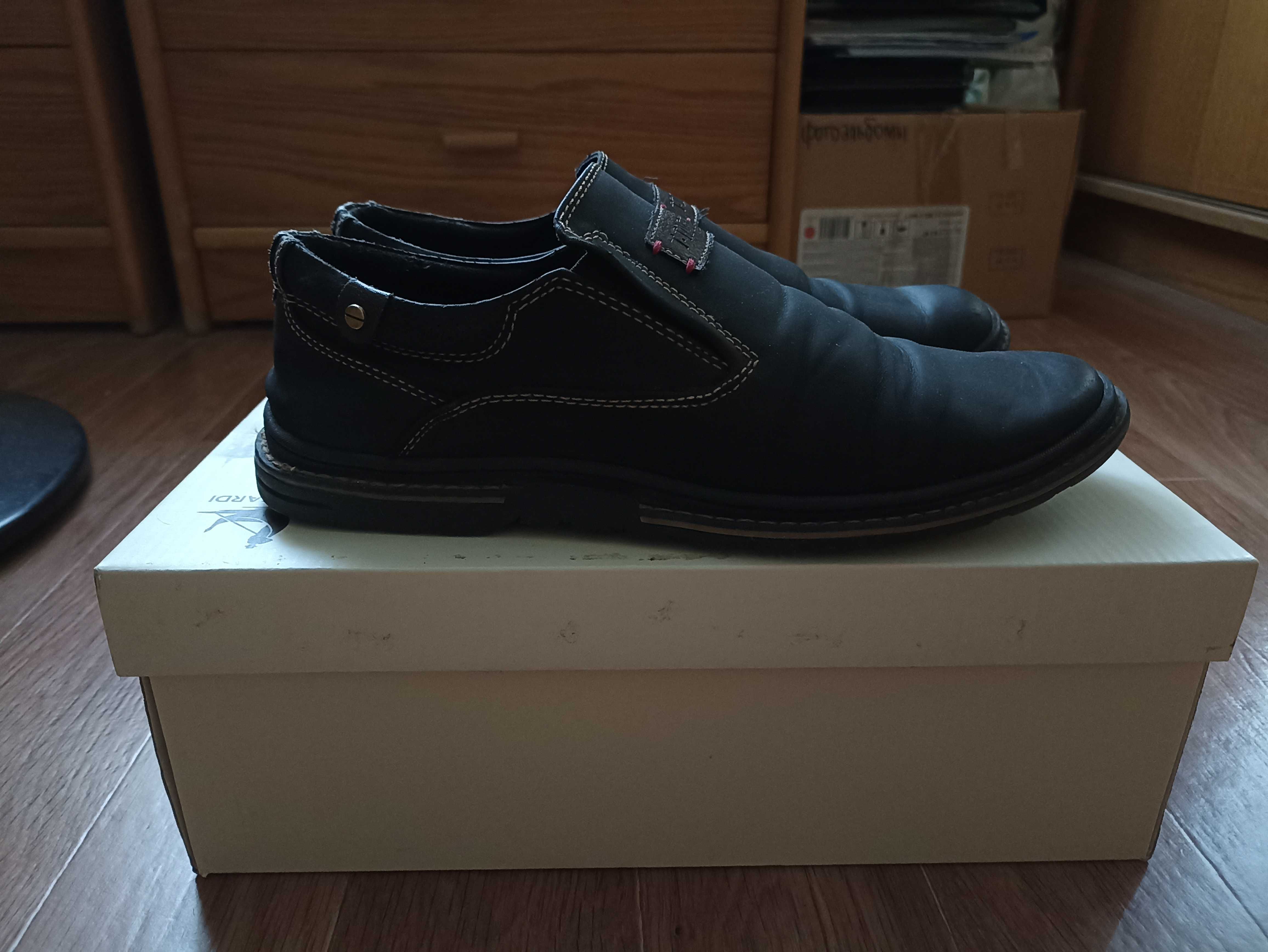 Продам темно-синие мужские туфли, размер 40