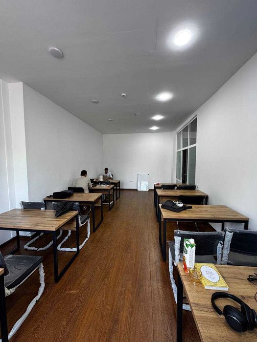 Офисная мебель: столы и стулья для учебных центров (новые)