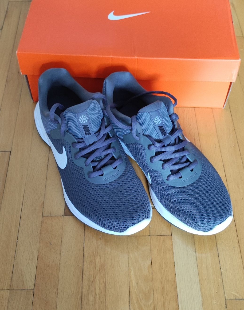 Nike Revolution 6/ running/noi/gri/