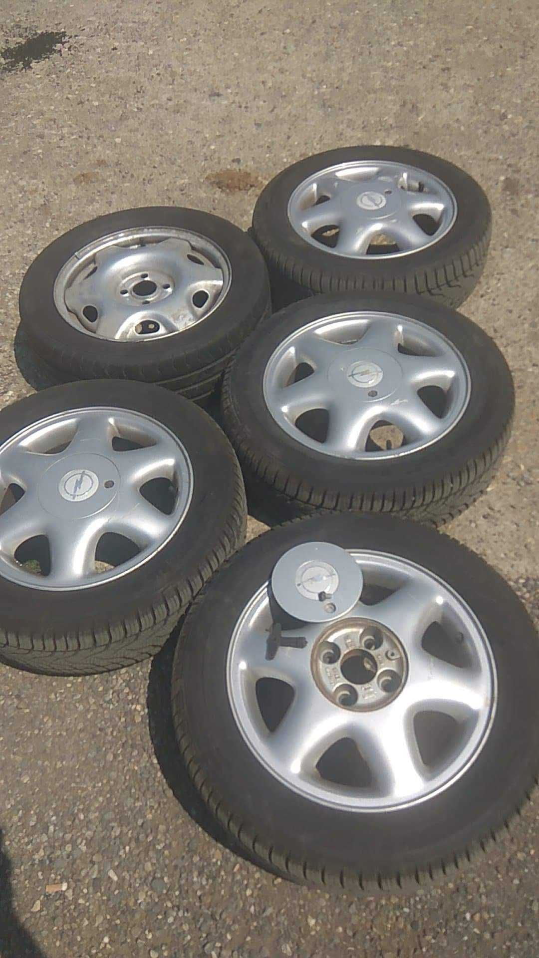 Cauciucuri și jenți 15"
