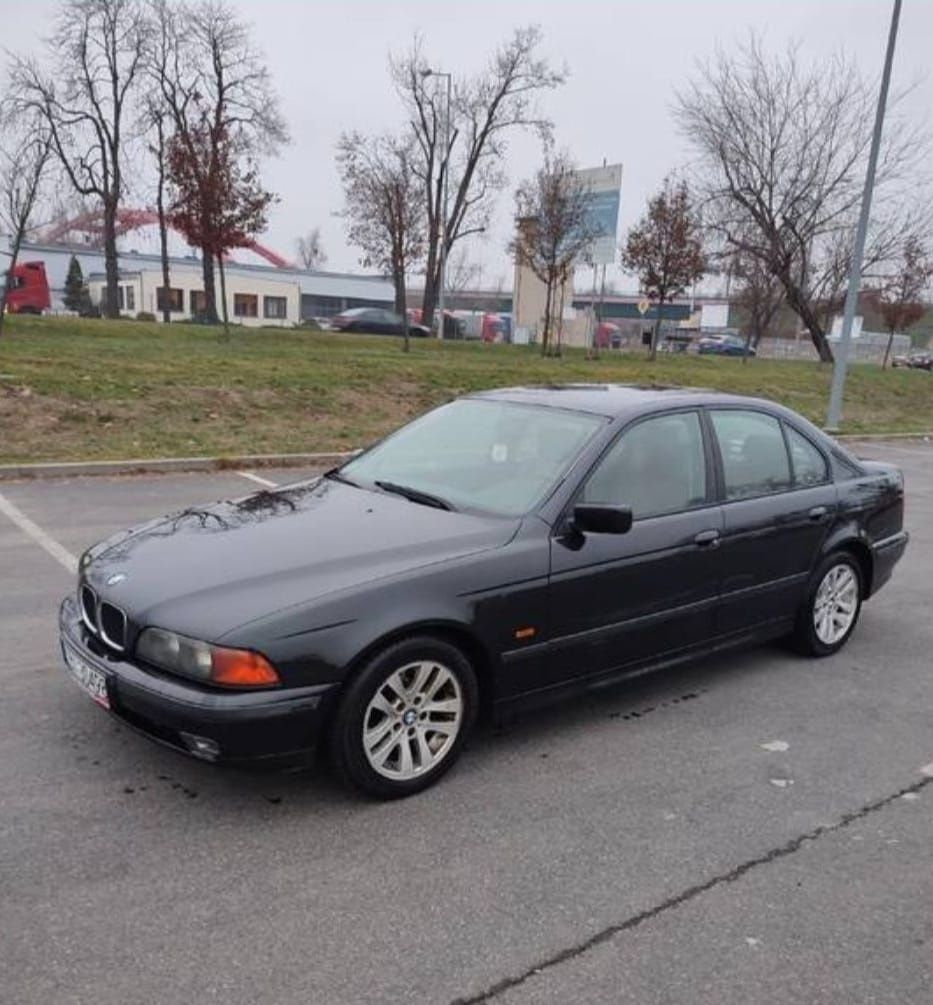 Dezmembrez  BMW e39 2.2i și 3.0d an 2000 Orice piesă!