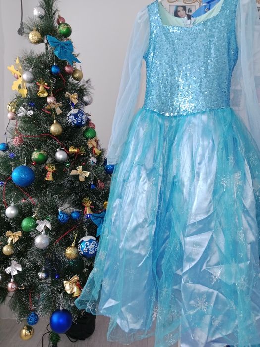 Продам платья На Новый год