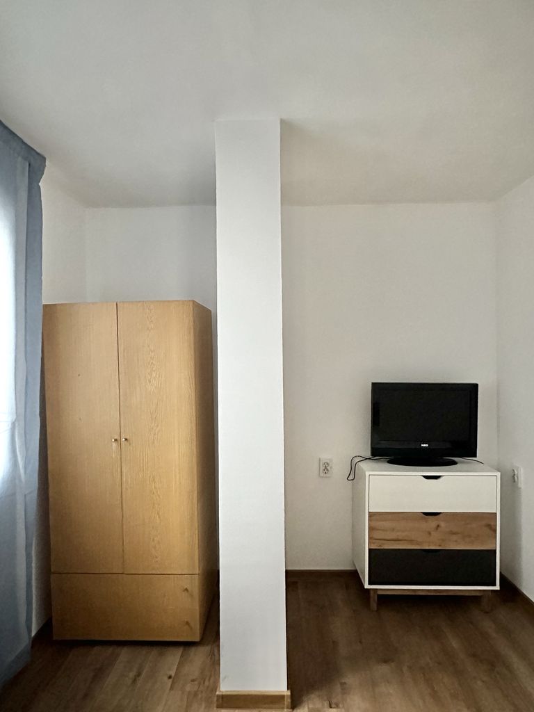 Дава се под наем Тристаен апартамент в Благоевград, Запад - 75 кв.м за 331.5 € - Снимка #8