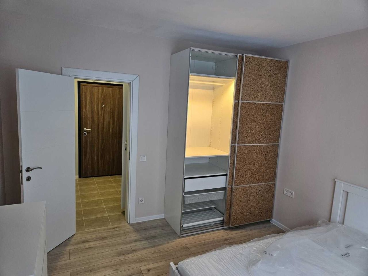 Дава се под наем Двустаен апартамент в София, Дружба 2 - 55 кв.м за 453.9 € - Снимка #3