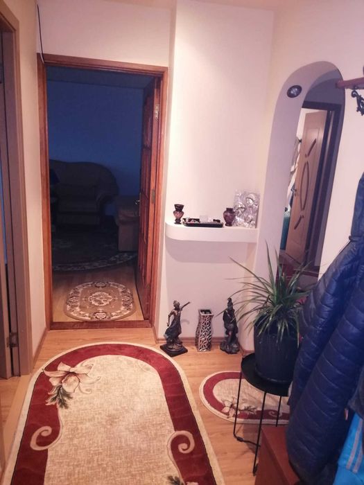Inchiriere apartament 3 camere 2 bai decomandat