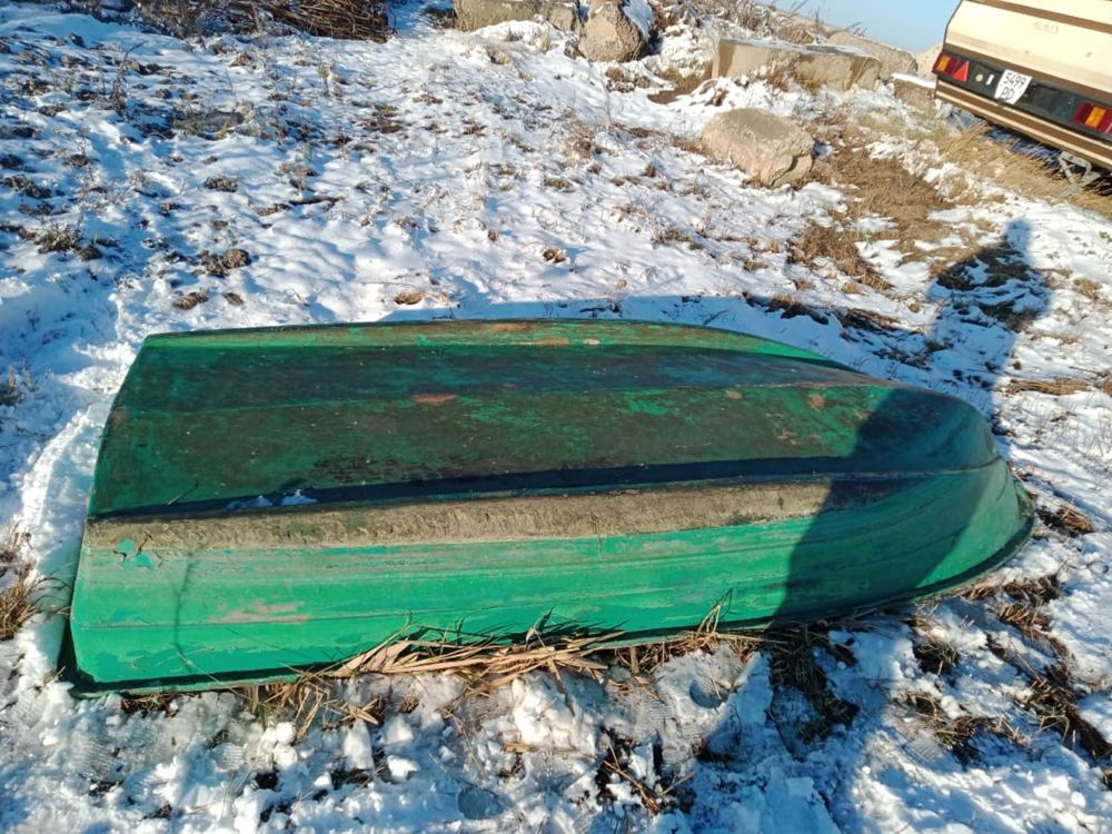 Лодка пластиковая