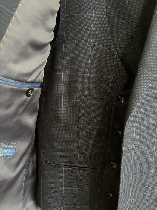 Продам мужские костюмы