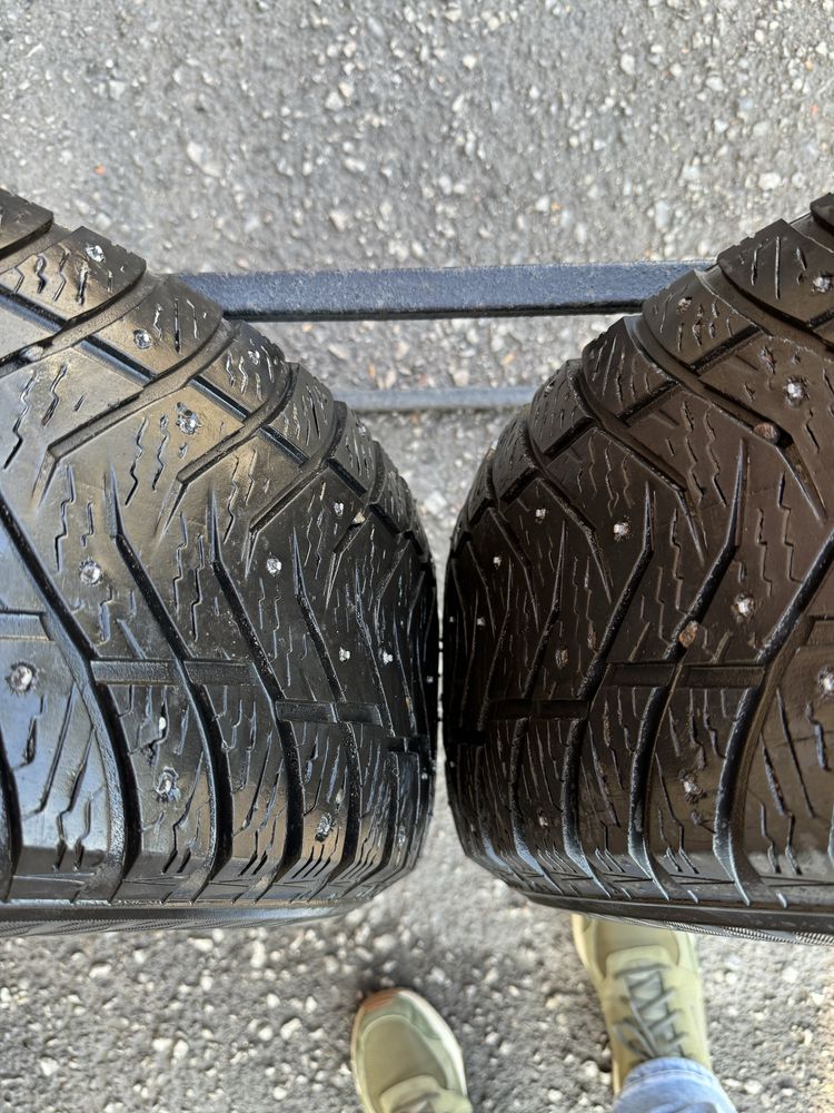 Продам два балона Yokohama ice guard 65