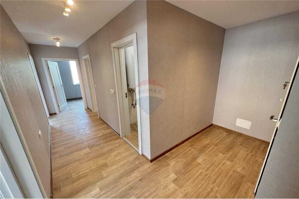 Продава се Тристаен апартамент в Русе, Родина 1 - 103 кв.м за 1374 €/кв.м - Снимка #7