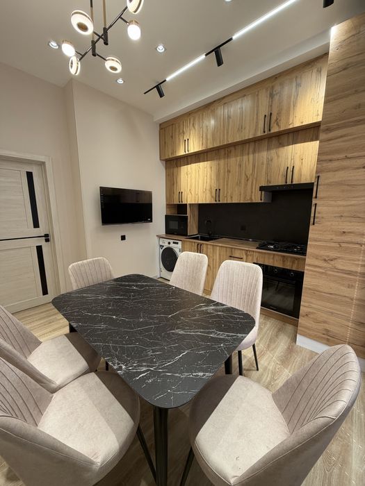 Сдаётся в новостройке 2х комнатная квартира с авторским ремонтом.