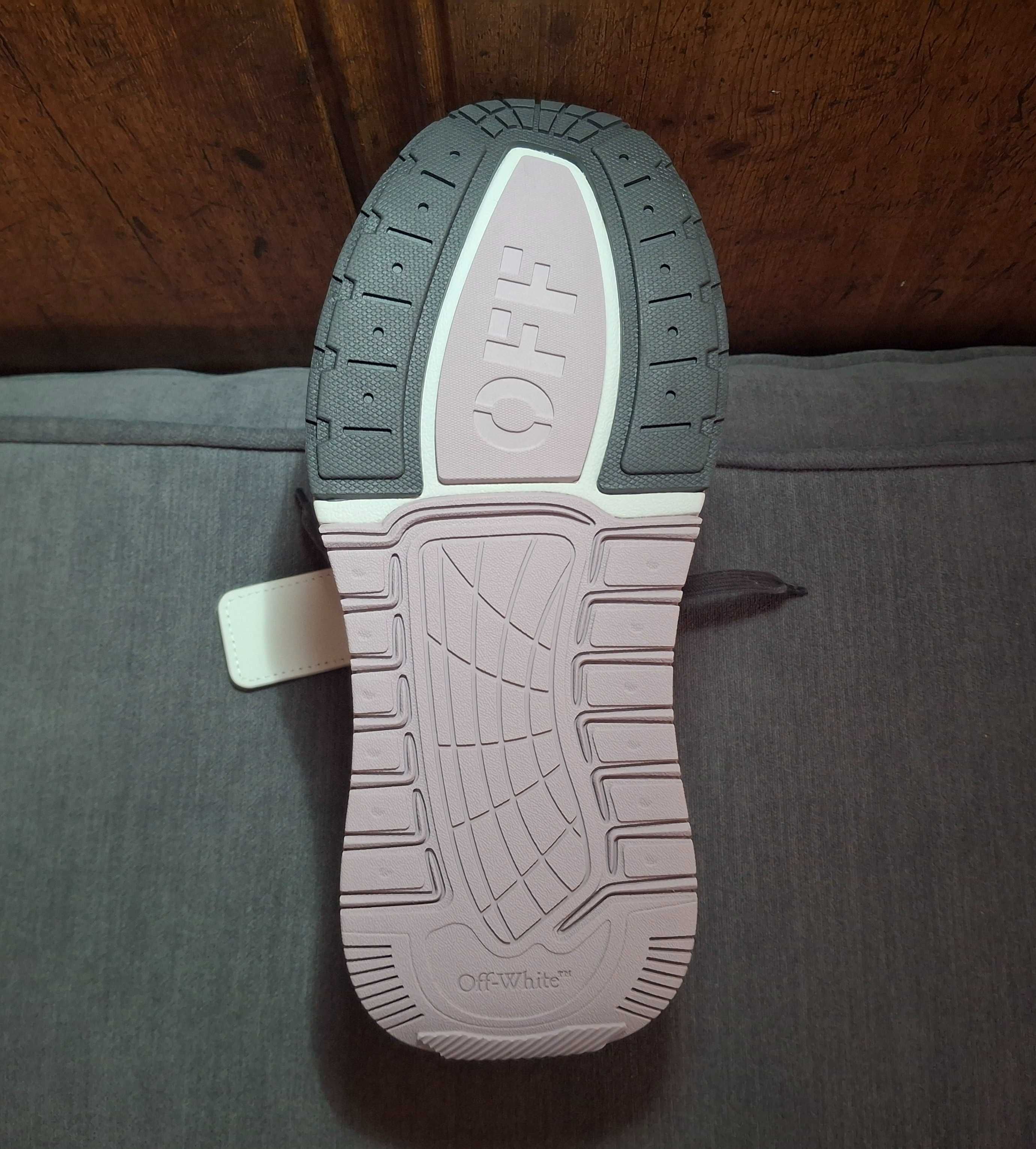 Off-White
Kick Off Sneakers; дамски; 37-ми номер; състояние ново;670лв