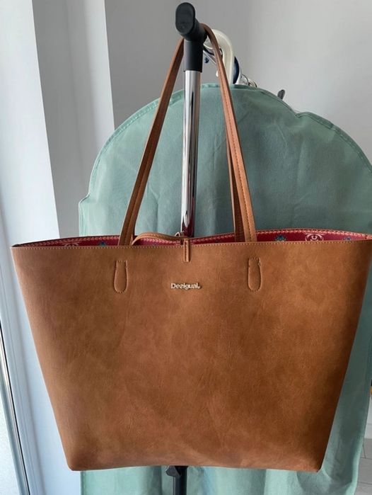 Poșetă Desigual, modelul Hércules Capri Maxi