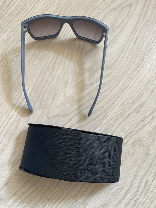 Vand ochelari de soare Prada