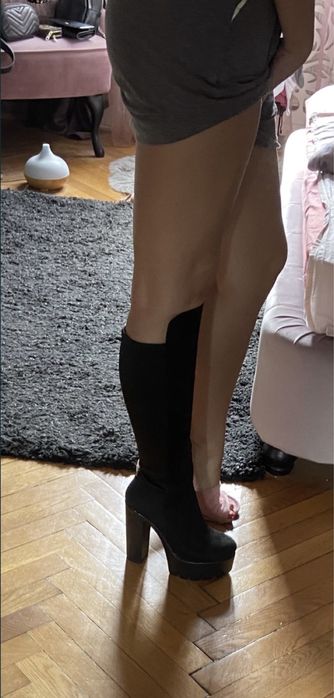 Cizme cu platforma din catifea