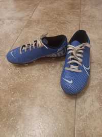Футболни обувки  38