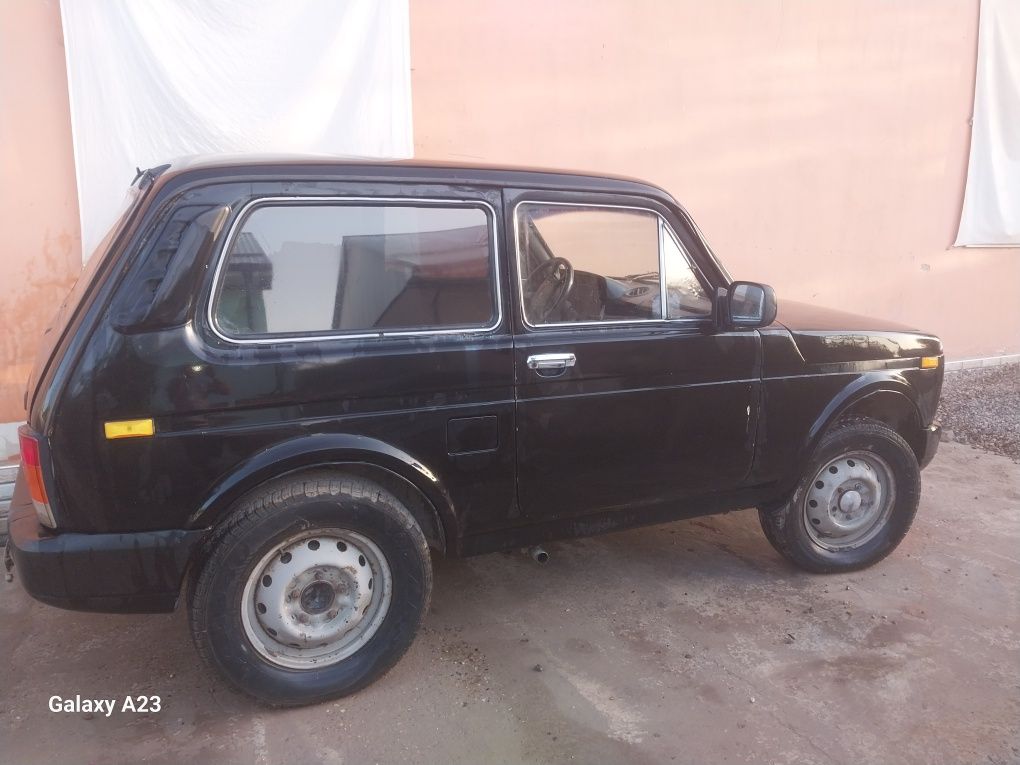 Niva 2121 sotiladi