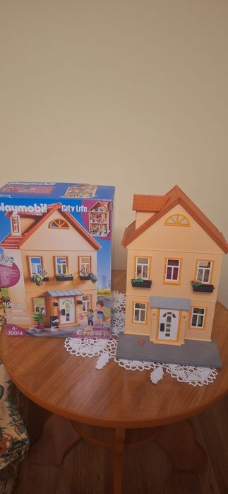 Căsuța cu păpuși, playmobil
