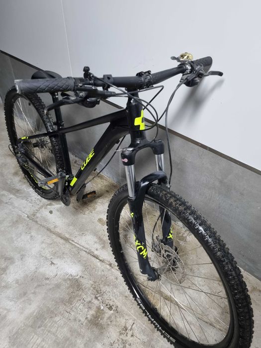 Bicicleta Cube Aim ex Black/Flashyellow 29' 2021