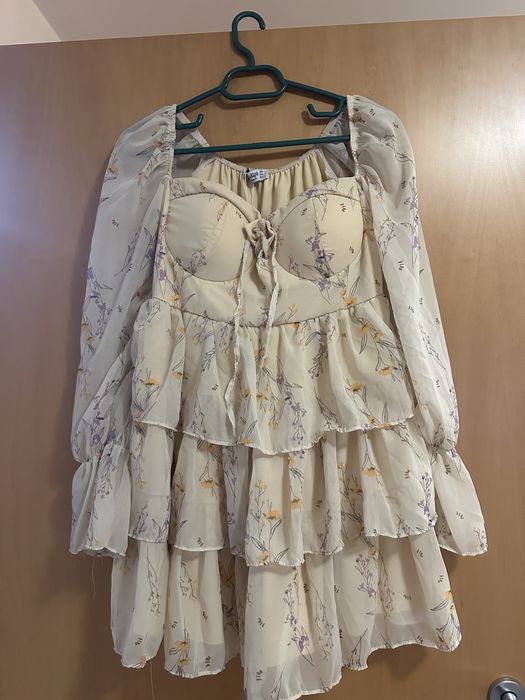 Rochie vaporoasa cu volane