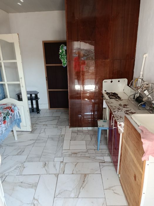 Сдам с хозяйкой комнату + кухня в собственном доме , отдельное помещен