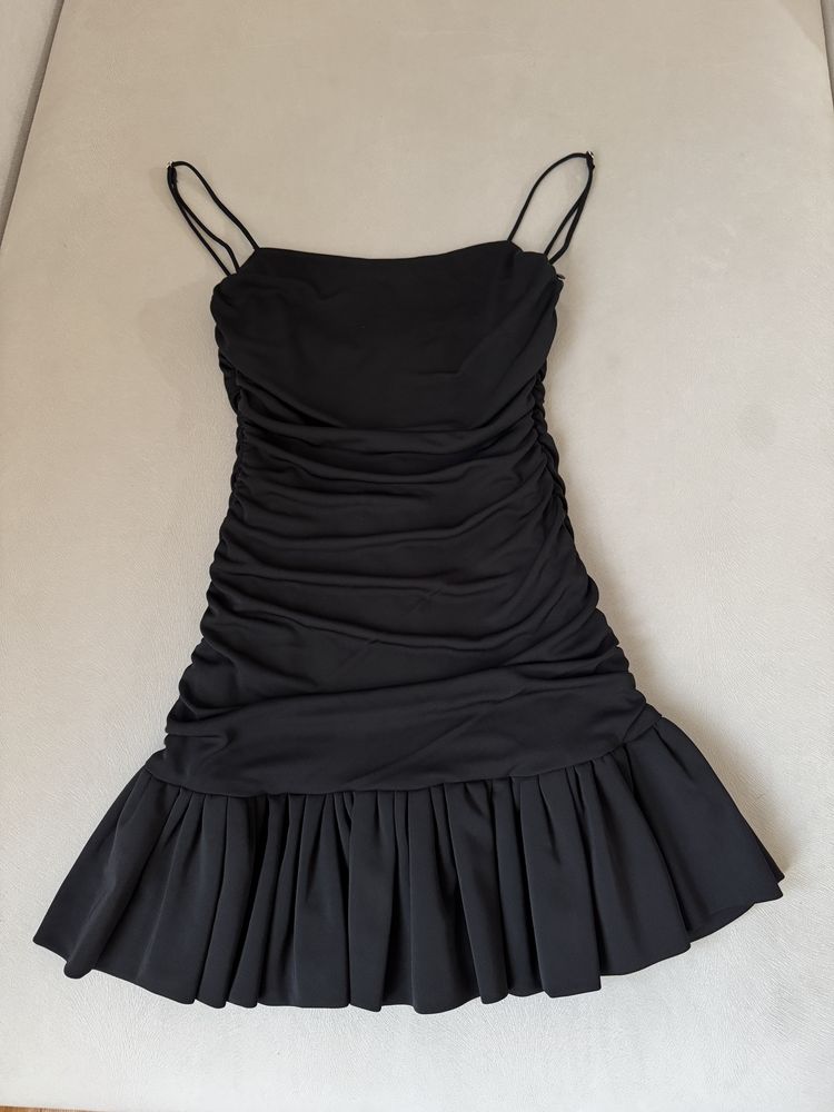 Мини черна рокля Zara