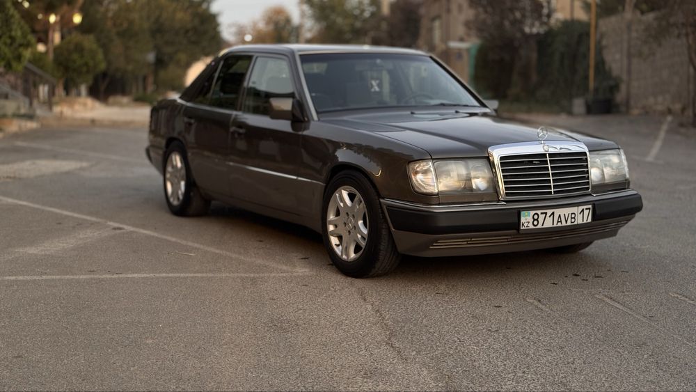Мерседес w124 в хорошем состояни.