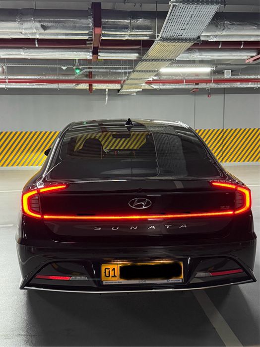Hyundai sonata.