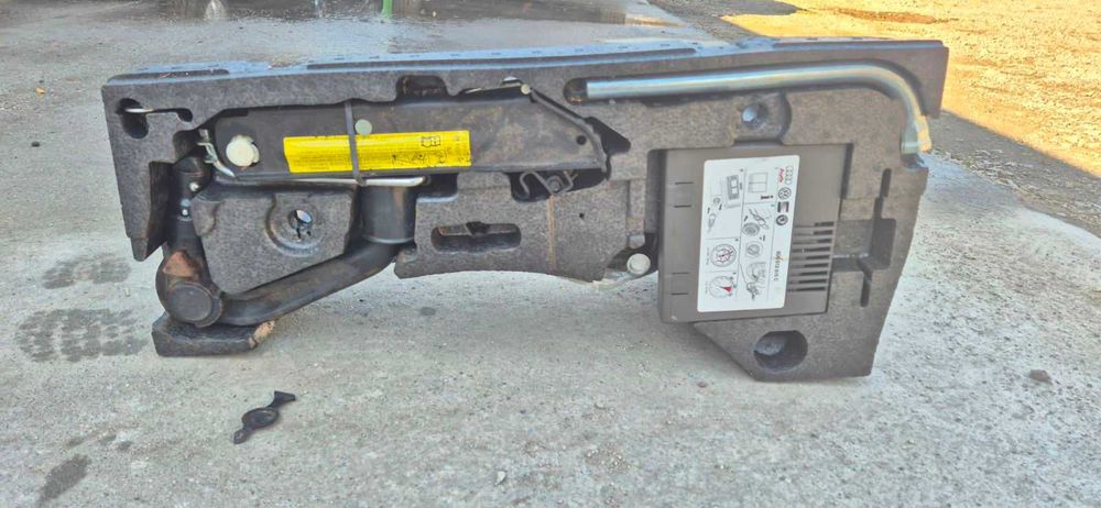 Комплект за смяна на резервна гума VW PASSAT