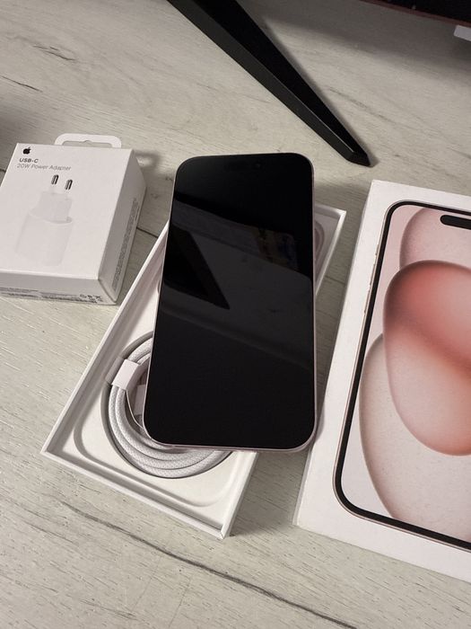 Iphone 15 256Gb Roz 98% baterie+ Adaptor priza