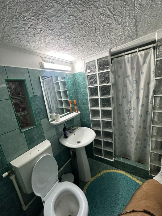 Camera de închiriat