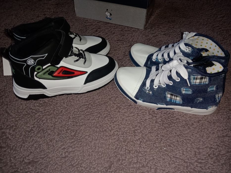 Vând adidași copii.