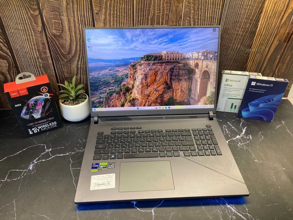 ASUS ROG STRIX G18 • Core i9-14900HX / RTX 4070 / 16GB / 1TB /