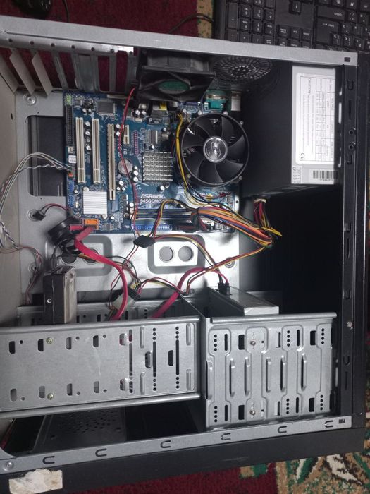 Компьютер сотилади стол